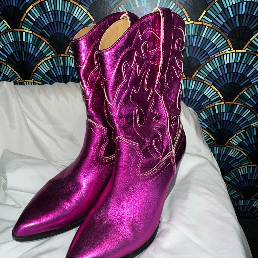 COPY - DOLCE VITA* Electric Hot Pink Metallic Leather Women's Landen
Western Bo…